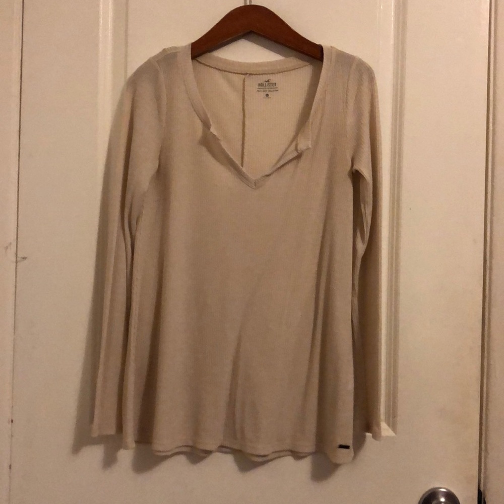 Hollister cream long sleeve 🌟